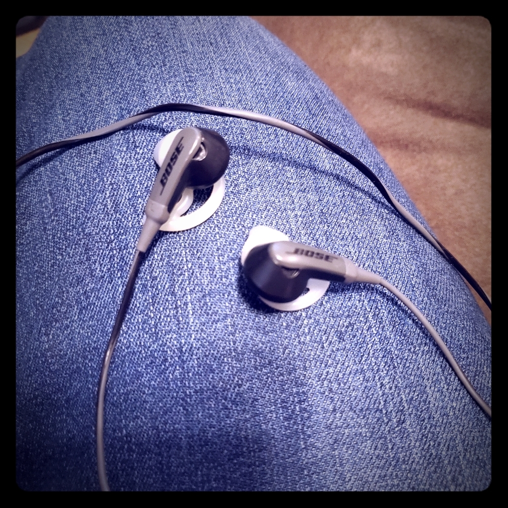 Bose SoundSport in ear headphones w/ built in Mic